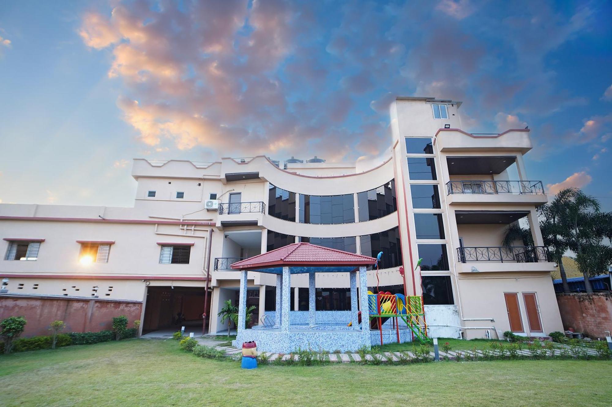 Singur Gharana Resort !! Best Family Resort Near Kolkata With Swimming Pool !! מראה חיצוני תמונה